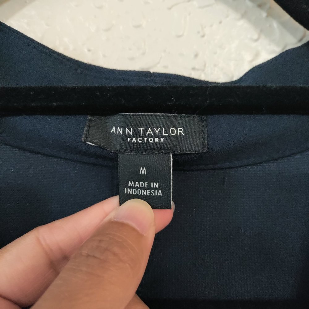 Ann Taylor Women's Sleeveless Top Dark Blue Medium - Picture 5 of 7